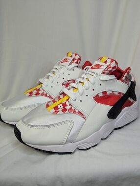 Nike Air Huarache Liverpool MSz 10.5 PRM QS Liverpool Red Devils DN5080-100
